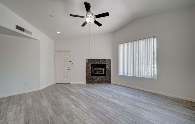 READY TO VIEW NOW! BRAND NEW FLOORING & INTERIOR PAINT 3 Bed 2 Bath Condo in Phoenix