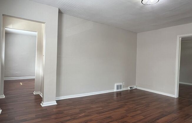 2 beds, 1 bath, $1,100, Unit 548 Valley Rd Apt B