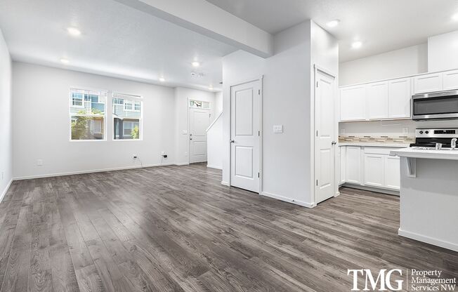 3 Bed 2.5 Bath Townhome in The Hazel Dell Landing Community!!