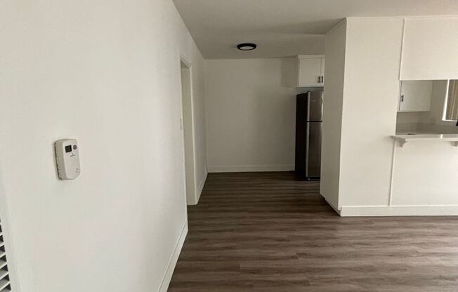 Upgraded 1 Bedroom In Torrance with Parking !!! -$2,100.00