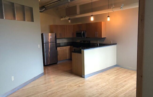 2 beds, 1 bath, 1,054 sqft, $1,825, Unit 202