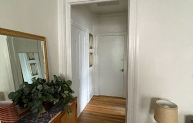 Studio, 1 bath, 550 sqft, $1,195