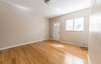 3 beds, 1 bath, $1,475, Unit Mt Washington