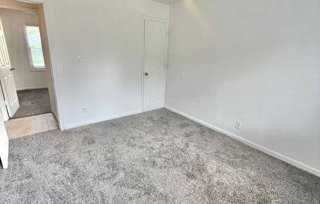 3 beds, 1 bath, $950