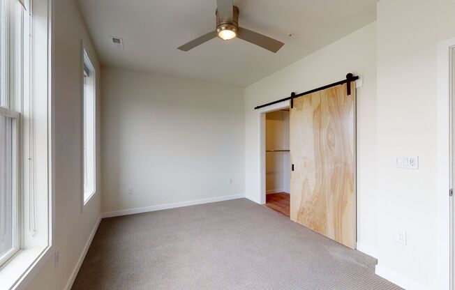 1 bed, 1 bath, 887 sqft, $1,900, Unit 501