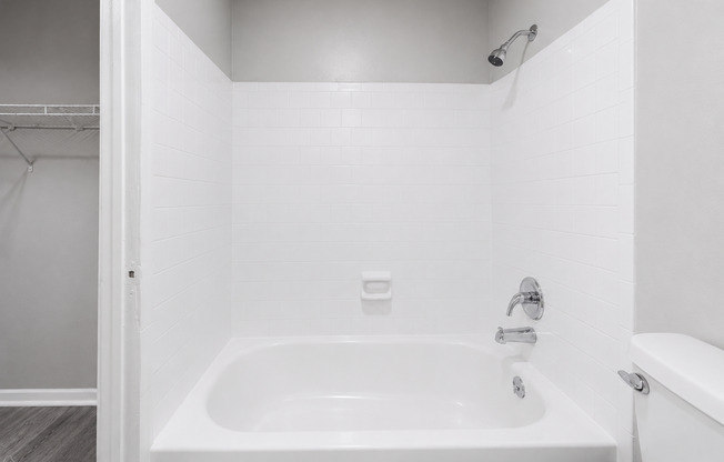 2 beds, 1 bath, 805 sqft, $1,100, Unit S251