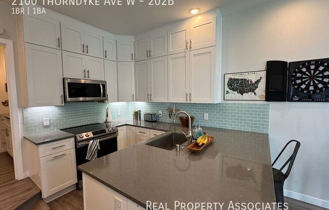 2100 THORNDYKE AVE W