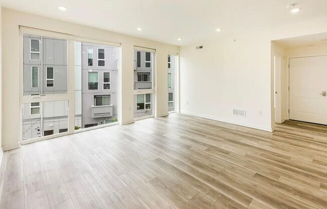 2 beds, 2 baths, 900 sqft, $1,795, Unit Unit 422 B