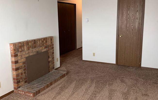 2 beds, 1 bath, $950, Unit Apt 1-C