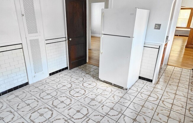 3 beds, 1 bath, 1,300 sqft, $3,450, Unit 1