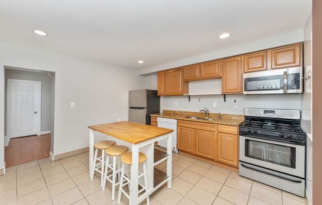 4 beds, 1 bath, 1,728 sqft, $2,350, Unit 1