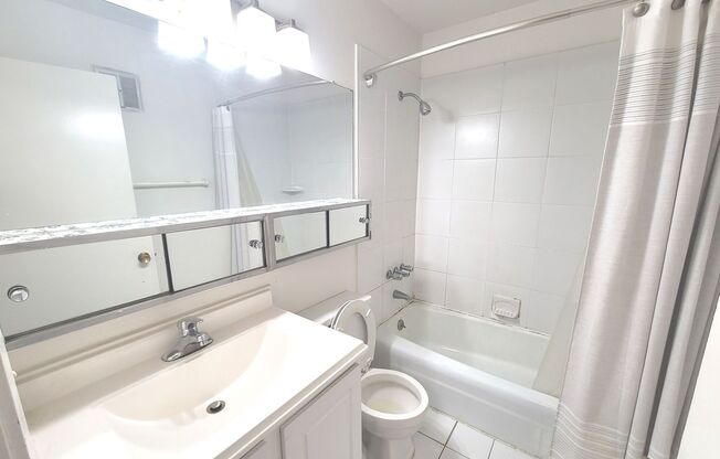 2 beds, 1 bath, $1,400, Unit 316
