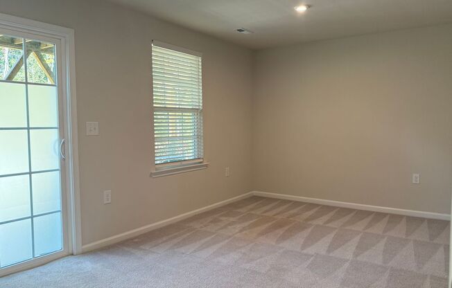 WONDERFUL Townhome in North East Raleigh, Available Now!