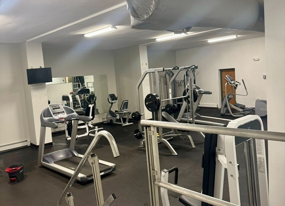 2 beds, 1 bath, 1,020 sqft, $2,300, Unit E112