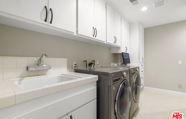 5 beds, 6 baths, 5,290 sqft, $12,000