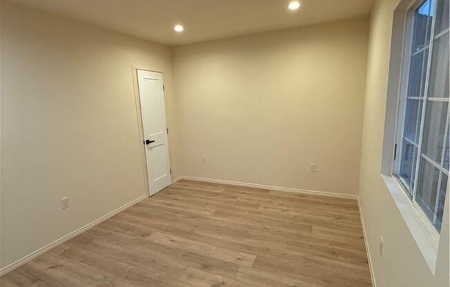 2 beds, 1 bath, 900 sqft, $2,975