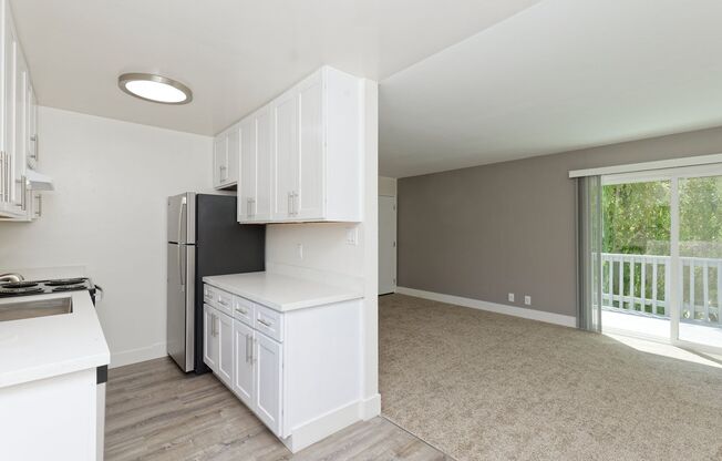 2 beds, 1 bath, 763 sqft, $1,995, Unit B18