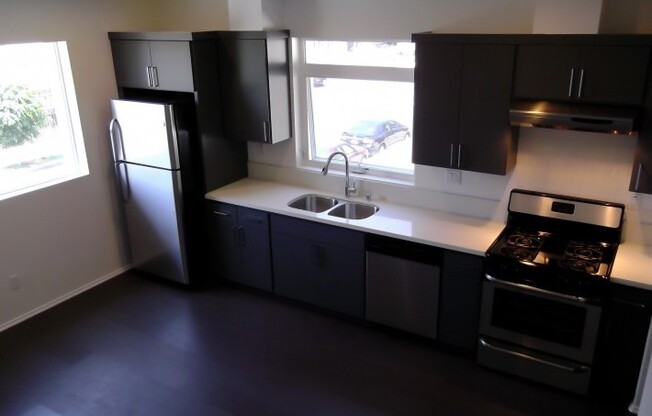 3 beds, 3 baths, $4,095, Unit 1296 1/2