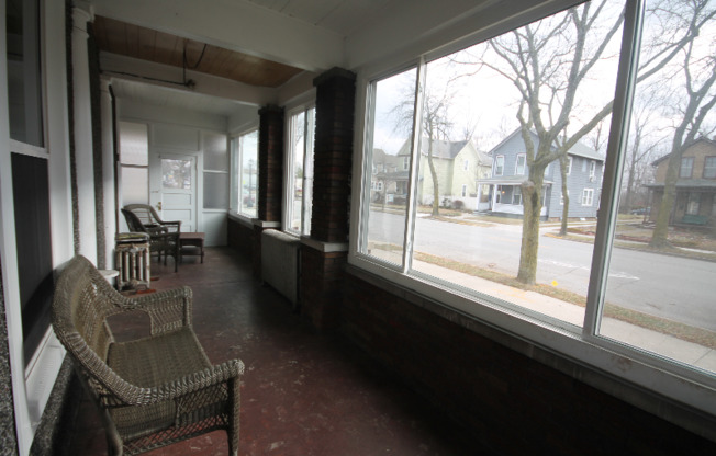 1606 W MAIN ST