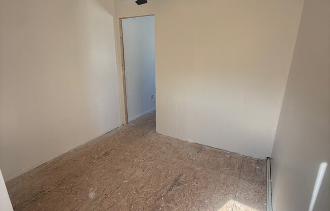 128 61 235 ST