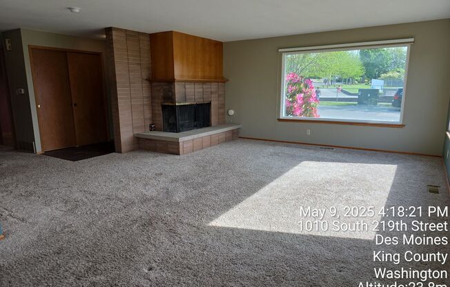Heart of DesMoines large home for rent -5 bedroom 3 bathroom. Ready for move in June 1st, 2025