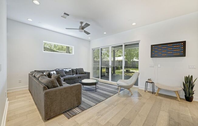 Stunning 4 Bedroom 2.5 Bathroom Home For rent in Heart of Austin, Bouldin Creek, Downtown Austin.