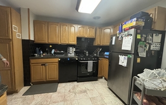 2 beds, 1 bath, 750 sqft, $2,400, Unit 202