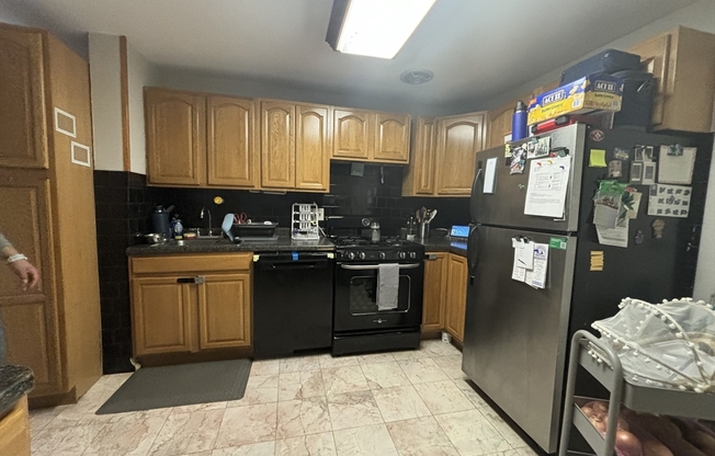 2 beds, 1 bath, 750 sqft, $2,400, Unit 202