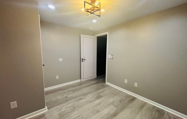 1 Bedroom 1 Bath Apartment *Newly Renovated Summer 2023*