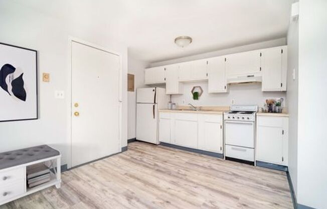 1 bed, 1 bath, 450 sqft, $857, Unit Unit 6592-20