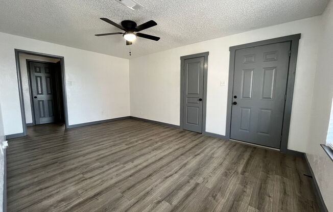 2 beds, 1 bath, $1,250