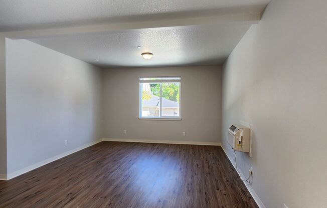 NO RENT UNTIL JANUARY 2025 - ONLY $995 DEPOSIT - Beautiful New Construction in McMinnville - Ready Now!