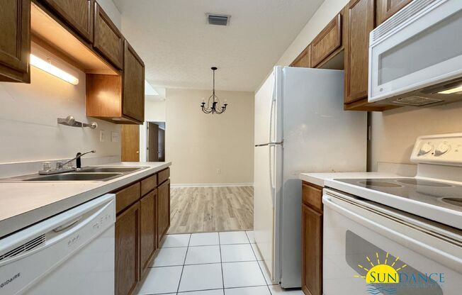 2 Bed Home in FWB with New LVP Flooring & Private Backyard!