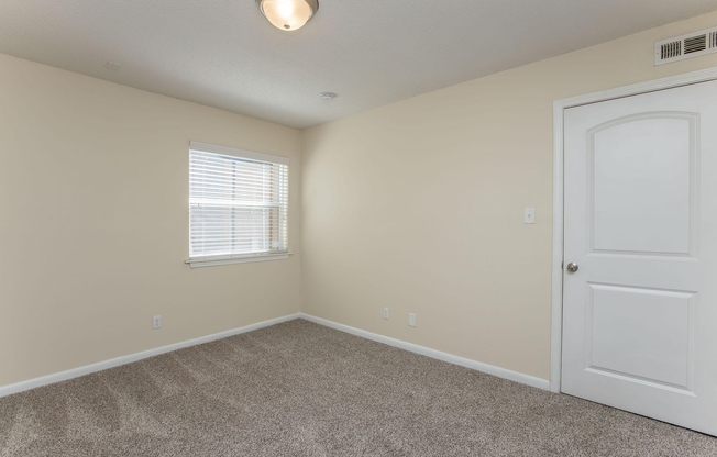 2 beds, 1 bath, 715 sqft, $918