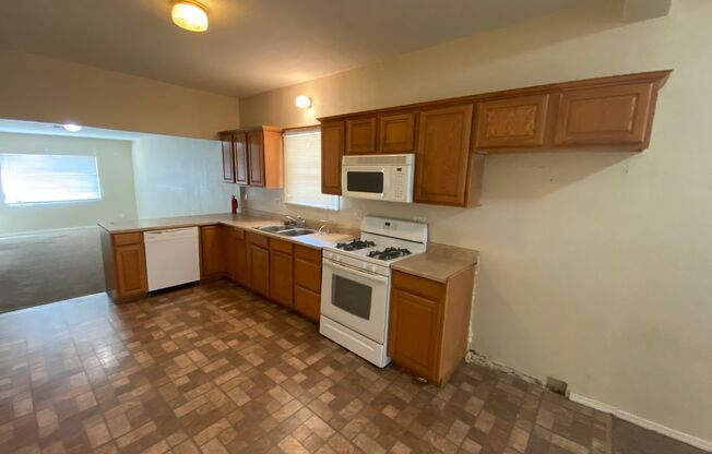 3 beds, 2 baths, $1,575