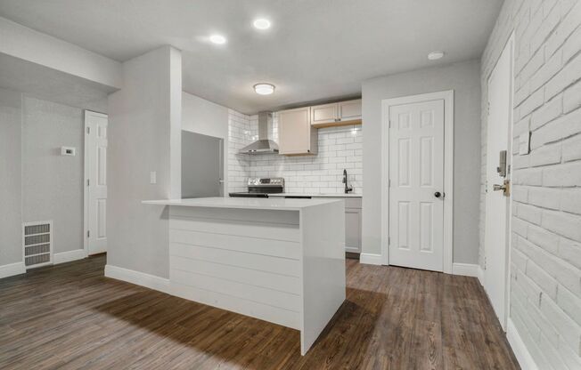 WHITE OAKS APARTMENTS