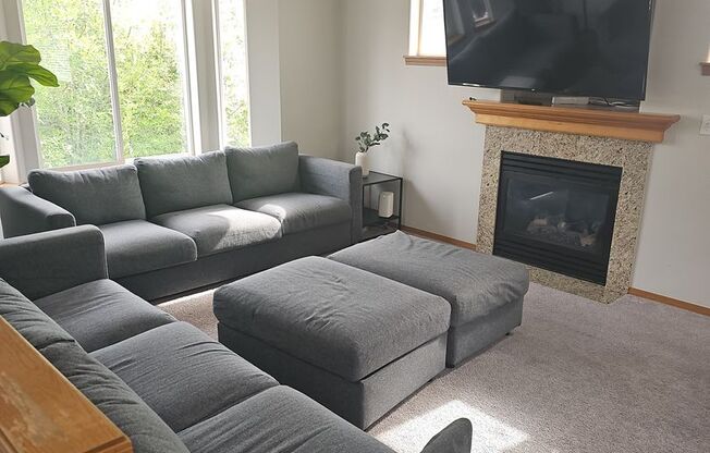 South Seattle split level home - 5 bedroom and 3 bathroom home.  Available NOW!