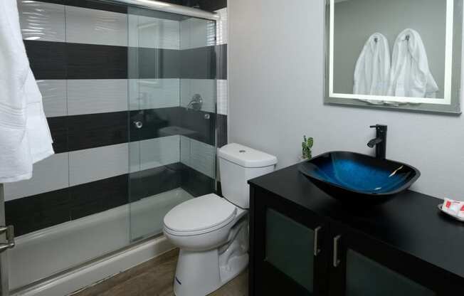 Mandarin Bay Apartments - Bathroom
