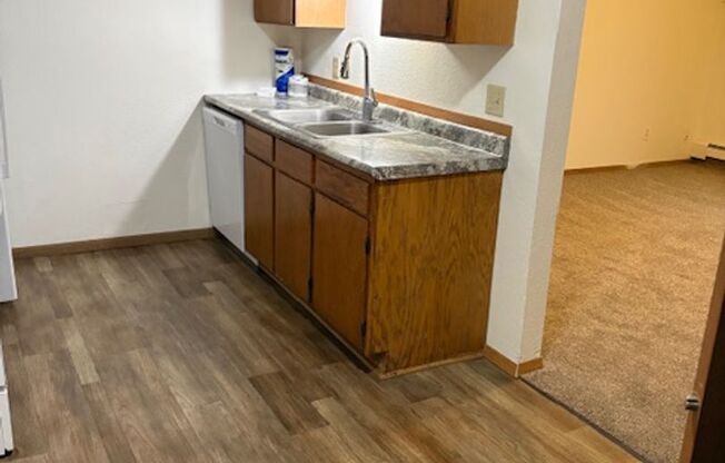 2 beds, 1 bath, 925 sqft, $950, Unit 56