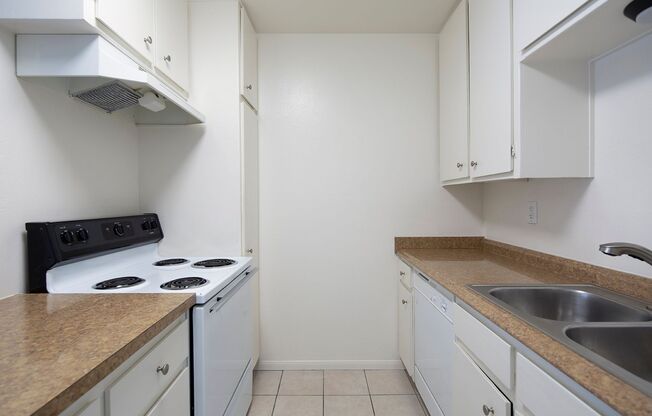 The Beach is Calling Your Name! 1b/1ba in the Heart of PB (Pets OK)