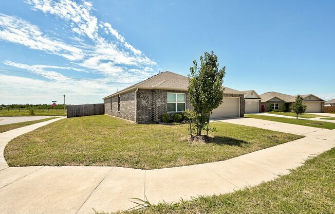 Beautiful 4BD/2BTH with a 2 car garage in Sienna Ridge Community