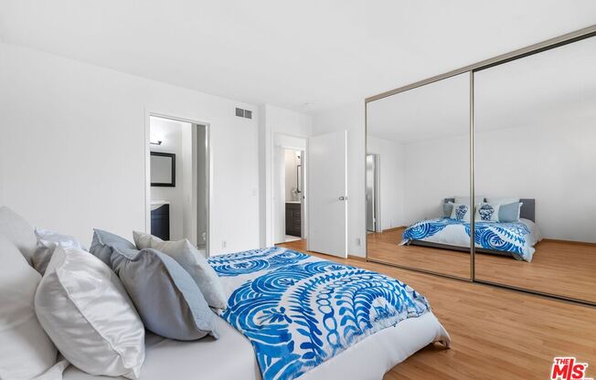 1 bed, 2 baths, 718 sqft, $3,800, Unit 710