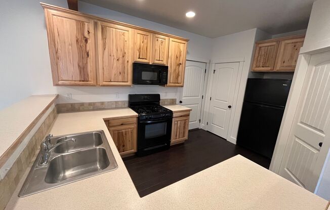 3 Bed/2.5 Bath Single Family Home Close to the Old Mill