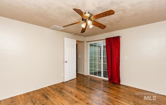 3 beds, 2 baths, $1,699