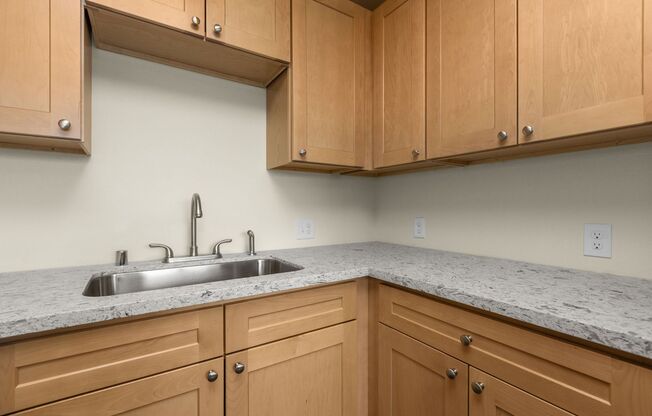 2 beds, 1.5 baths, 864 sqft, $1,750, Unit C5