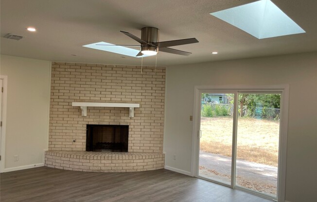 8407 LEESBURG CIR