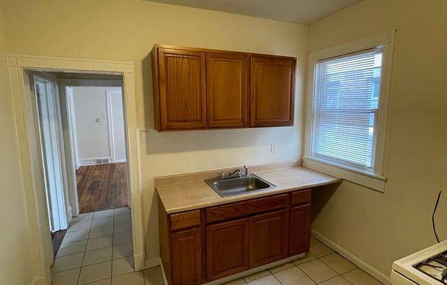 2 beds, 1 bath, 856 sqft, $1,550