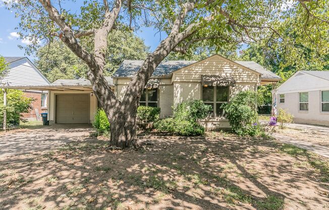 CHARMING 4 Bedroom, 2 Bathroom near TCU!