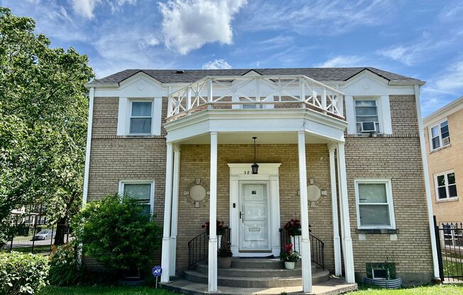 Private & Charming 2 Bed/1 Bath Ranch Style Living! Water and 1 Parking Space INCLUDED in Rent!