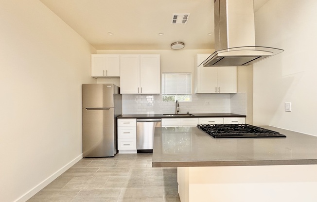 518 3/4 N MARIPOSA AVE